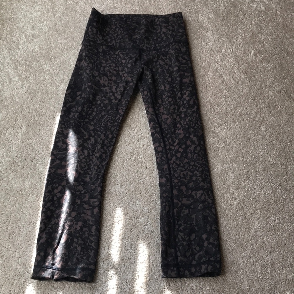 Size 4 lululemon yoga pants. Good condition.